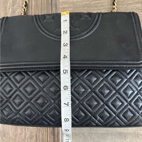 Tory Burch Fleming Convertible Shoulder Bag - Picture 15 of 16